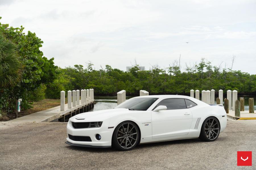  Chevrolet Camaro SS on Vossen Wheels (VFS1) 2017 года  (фото 3 из 25)